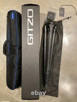 Gitzo GT4552GTS Series 4 Systematic 5S Giant Carbon Fibre Tripod + Benro Bag