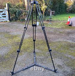 Vinten 100mm 2-Stage 3-Section Carbon Fibre Tripod with Ground Spreader (2)