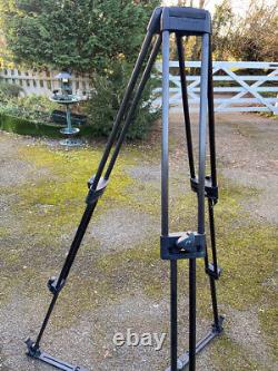 Vinten Carbon Fibre 2-Stage, 3-section 100mm Bowl Tripod c/w Ground Spreader